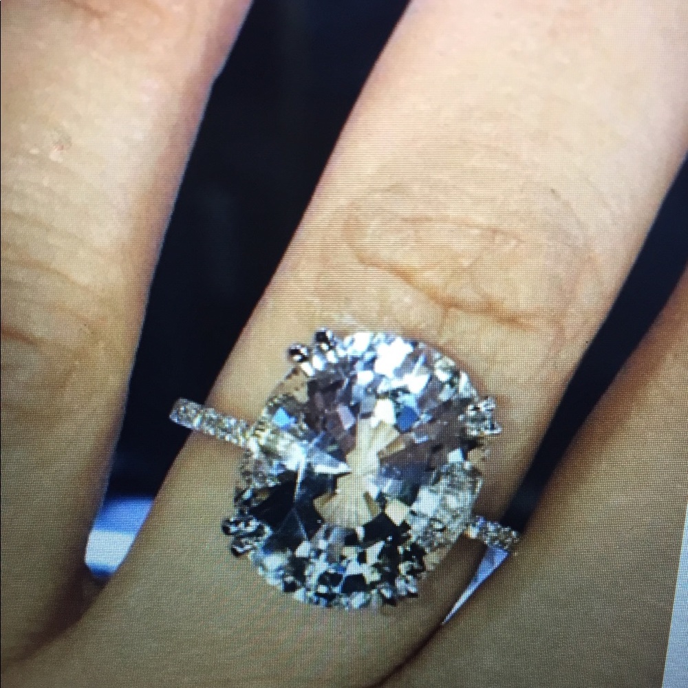 Elegant Oval Engagement Ring
